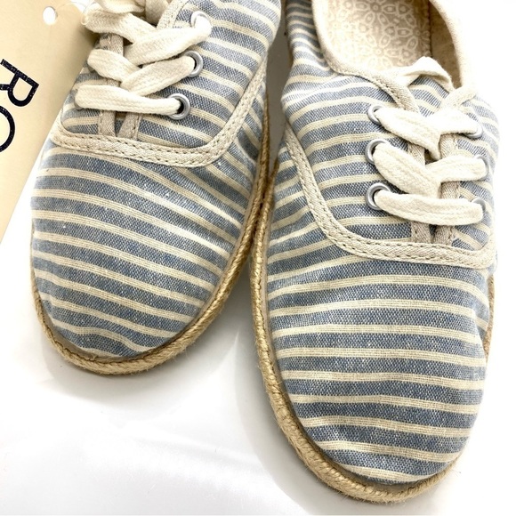 TAN and Blue Striped Nautical Lace Up Shoes Sneakers - Picture 3 of 5